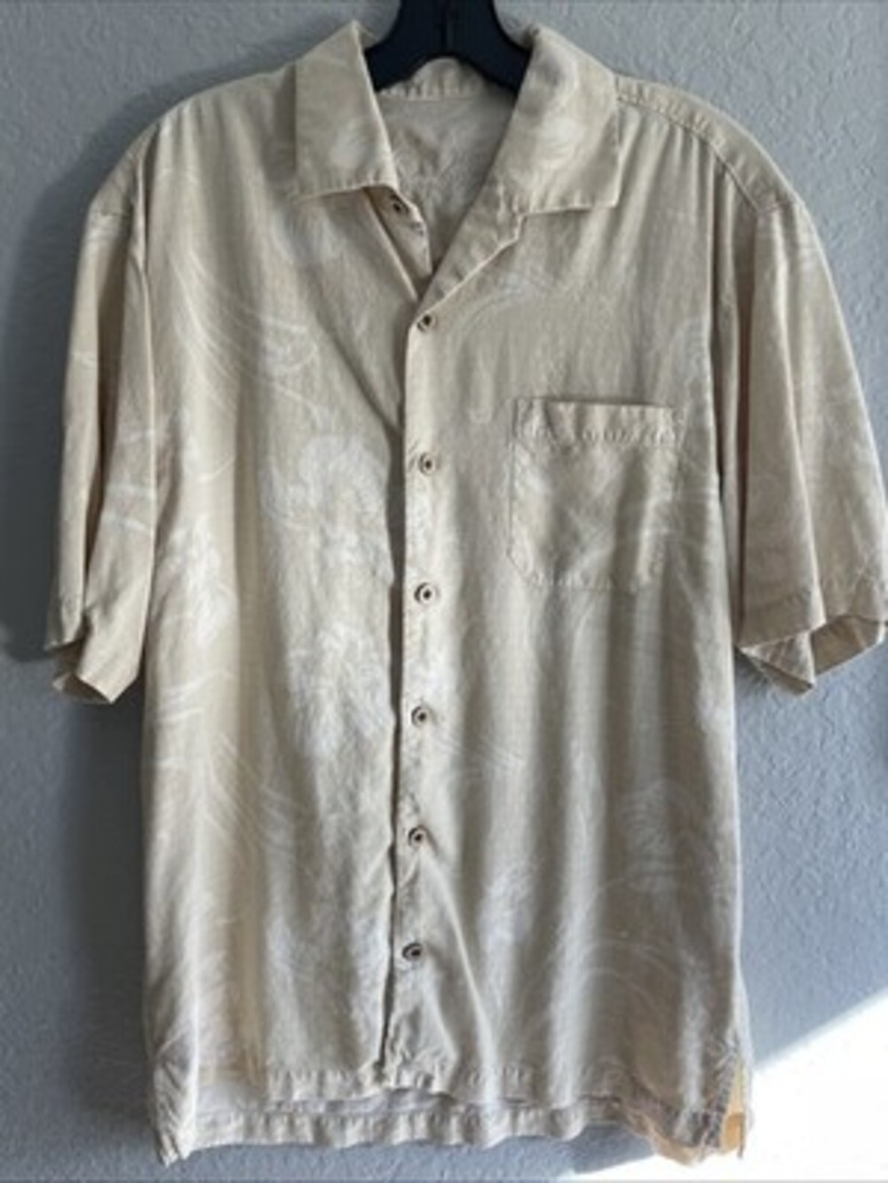 Tommy Bahama Tan Hawaiian Shirt Men’s Size Medium